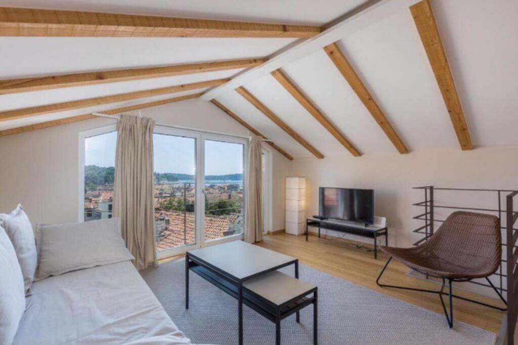 罗维尼Sea View House Fontera公寓 外观 照片